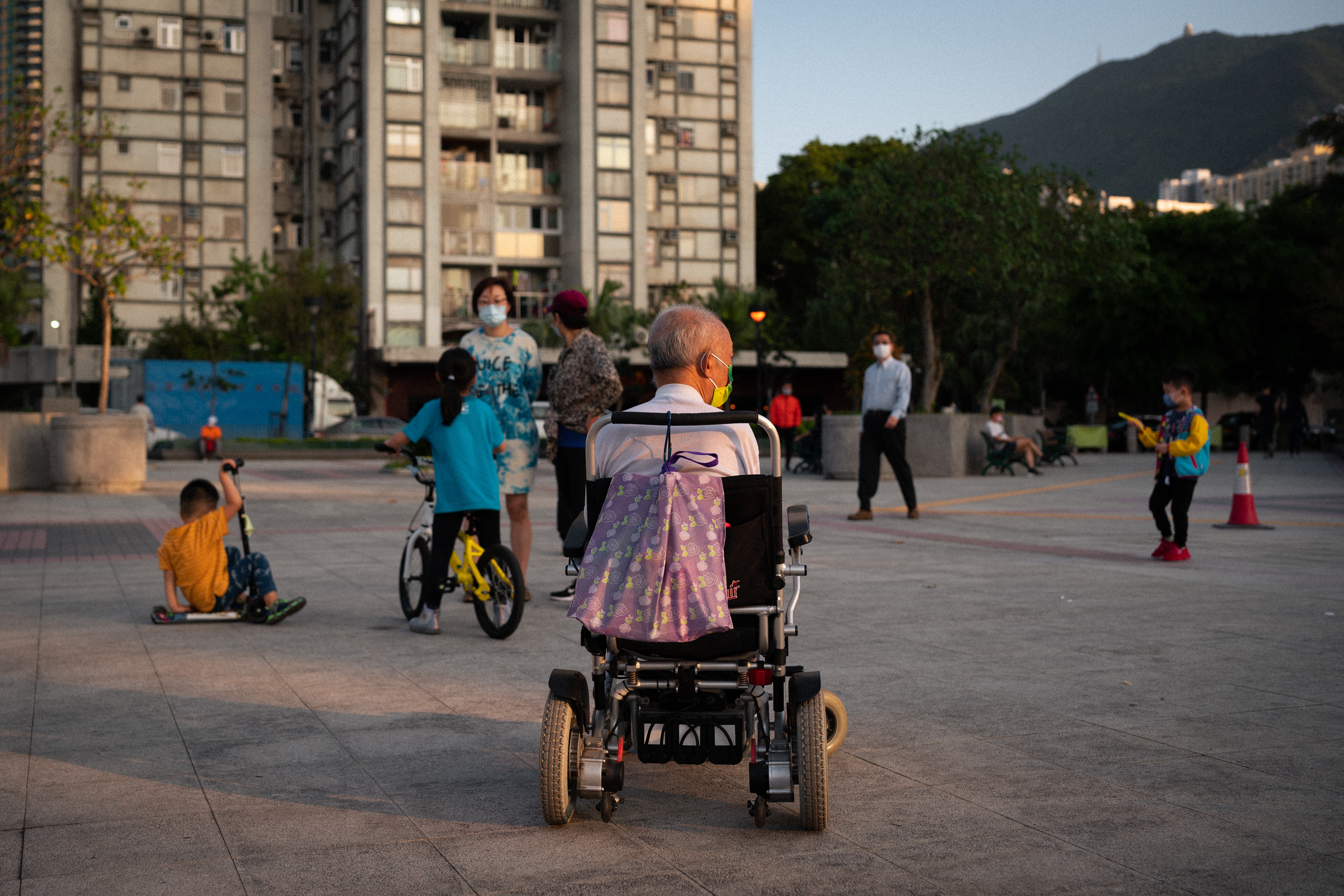 ce qu'il faut savoir sur les fauteuils roulants électriques avant d'en acheter