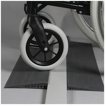 Mini rampe PMR pour accès handicapés en fauteuils roulants